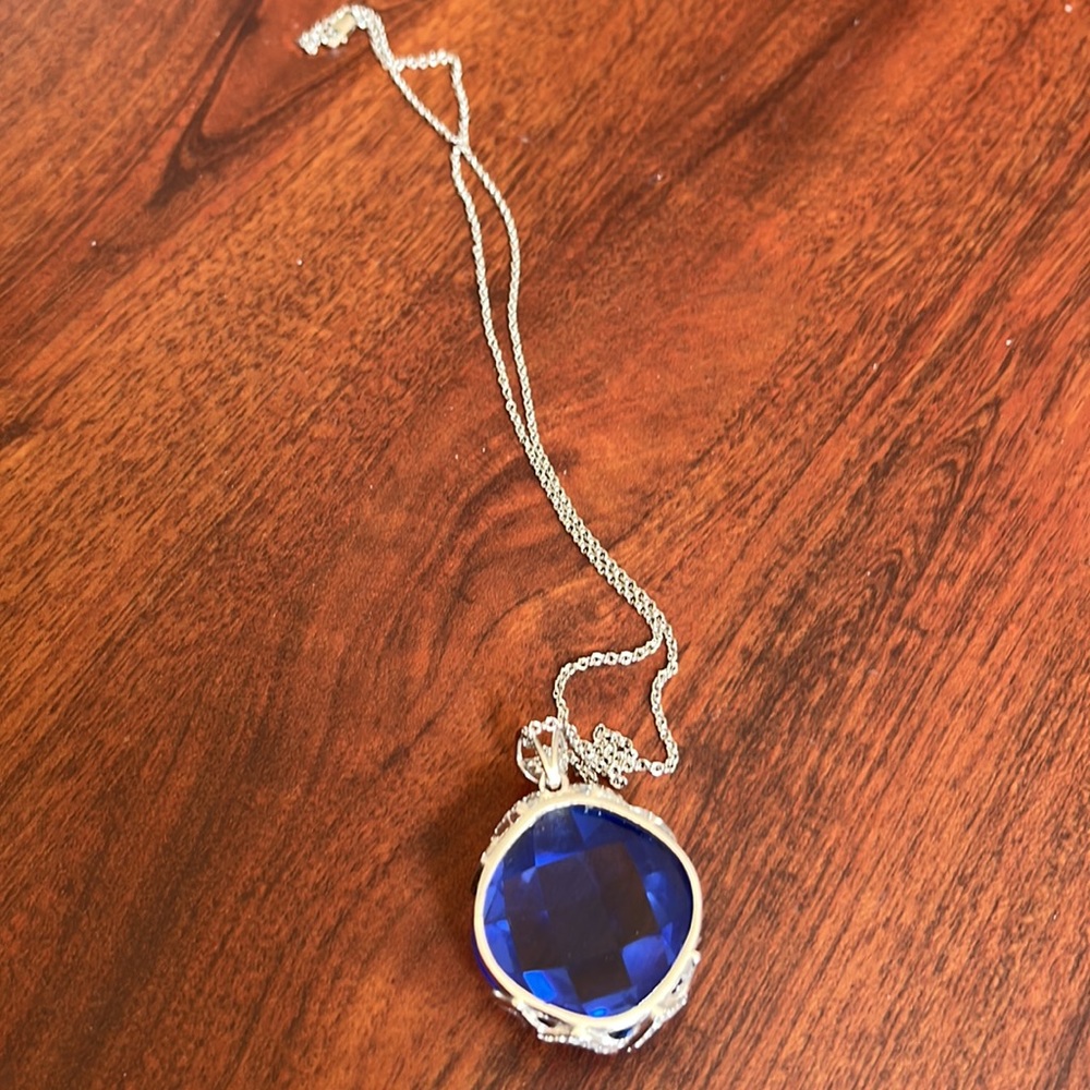Real Housewives Blue Pendant Necklace - Picture 4 of 4